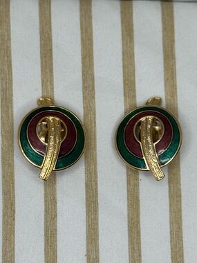 VTG Signed Trifari Clip On Gold Earrings 1970s 1980s Vintage